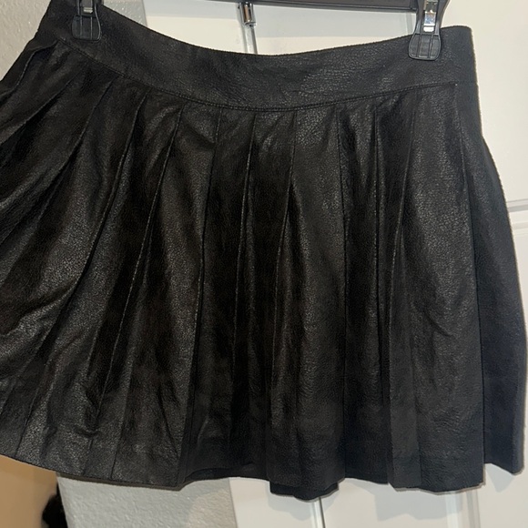 Monrow Black Mini Skirt - Picture 1 of 5